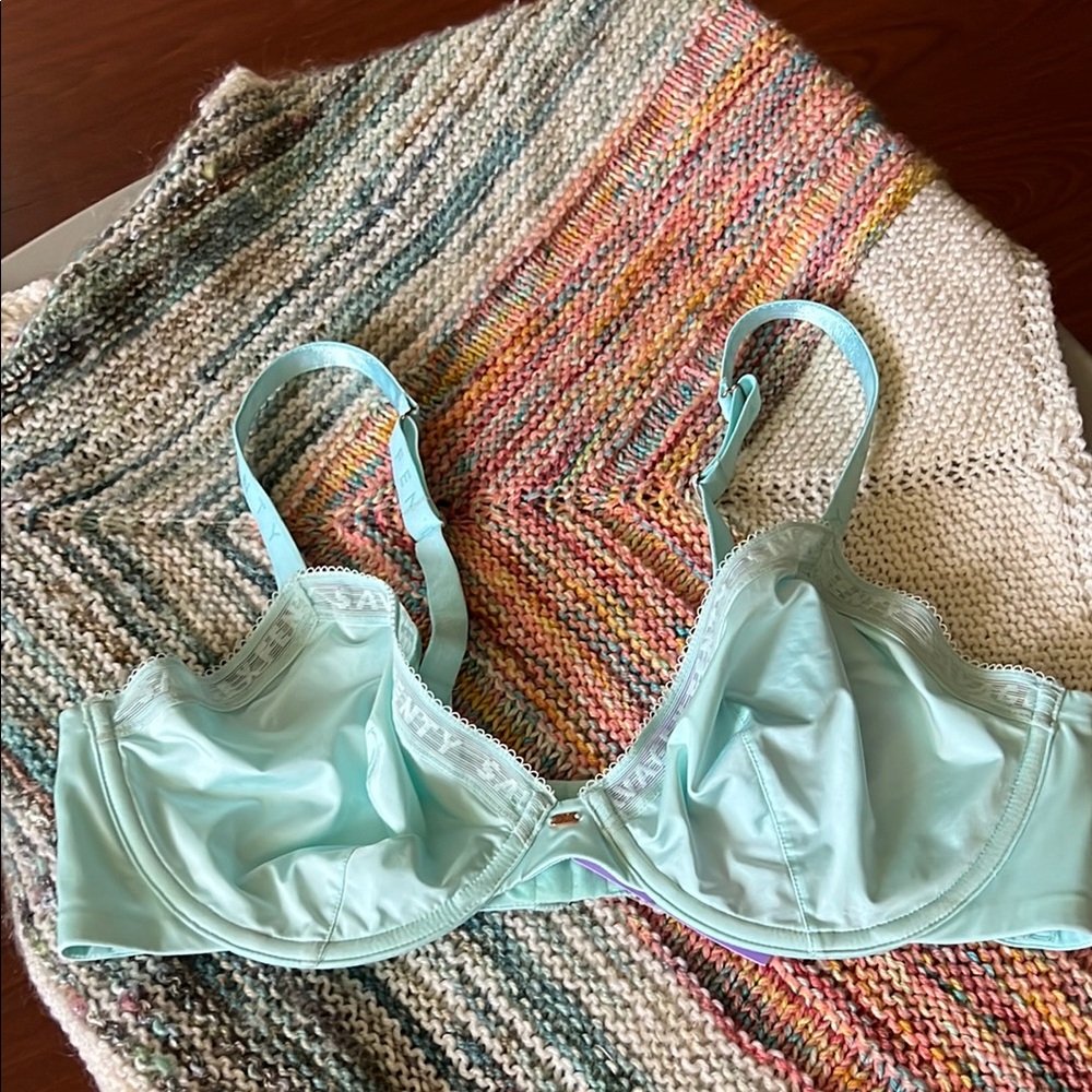 Savage X Fenty Mint Green Underwire lightly lined bra 3 claps closure 38DDD‎